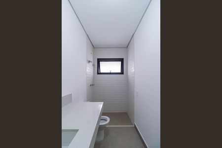 Casa de condomínio à venda com 707m², 5 quartos e 6 vagas Casa de condomínio à venda com 707m², 5 quartos e 6 vagasBanheiro do Quarto 2