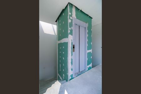 Casa de condomínio à venda com 707m², 5 quartos e 6 vagas Casa de condomínio à venda com 707m², 5 quartos e 6 vagasÁrea comum