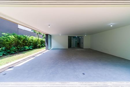 Casa de condomínio à venda com 707m², 5 quartos e 6 vagas Casa de condomínio à venda com 707m², 5 quartos e 6 vagasSala