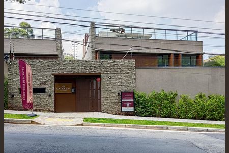 Casa de condomínio à venda com 707m², 5 quartos e 6 vagas Casa de condomínio à venda com 707m², 5 quartos e 6 vagasFachada