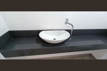 Casa de condomínio à venda com 523m², 4 quartos e 4 vagasLavabo