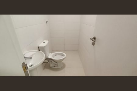 Casa de condomínio à venda com 523m², 4 quartos e 4 vagasBanheiro de serviço