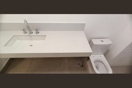 Casa de condomínio à venda com 523m², 4 quartos e 4 vagasBanheiro 1 da Suíte Máster