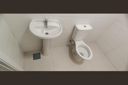 Casa de condomínio à venda com 523m², 4 quartos e 4 vagasBanheiro de serviço