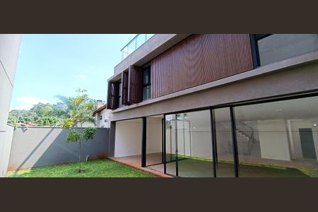 Casa de condomínio à venda com 523m², 4 quartos e 4 vagasFachada