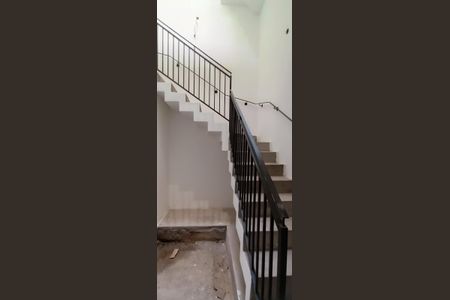 Casa de condomínio à venda com 523m², 4 quartos e 4 vagasEscada