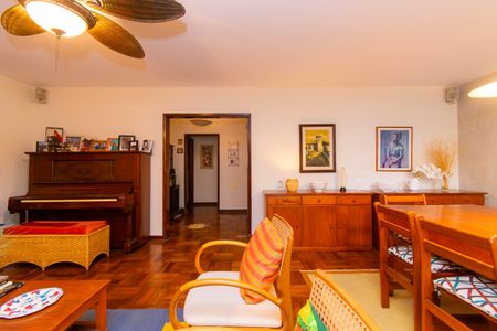 Casa para alugar com 304m², 4 quartos e 3 vagasSala