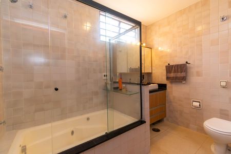 Casa para alugar com 304m², 4 quartos e 3 vagasBanheiro da Suíte