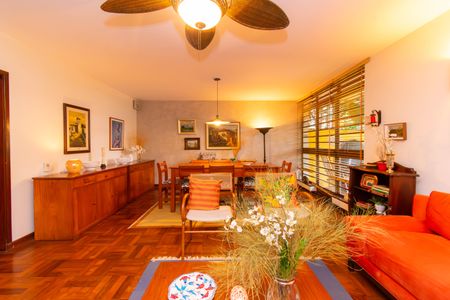 Casa para alugar com 304m², 4 quartos e 3 vagasSala