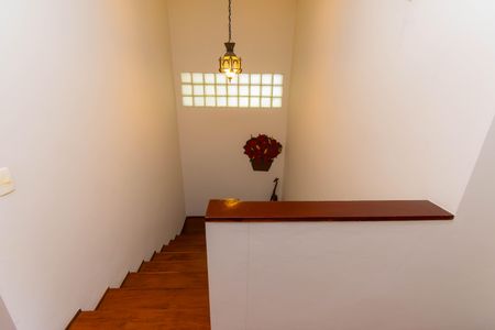 Casa para alugar com 304m², 4 quartos e 3 vagasEscada