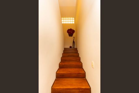 Casa para alugar com 304m², 4 quartos e 3 vagasEscada