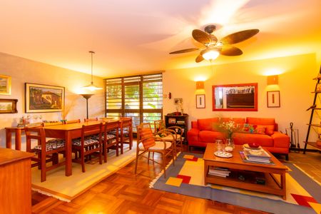 Casa para alugar com 304m², 4 quartos e 3 vagasSala