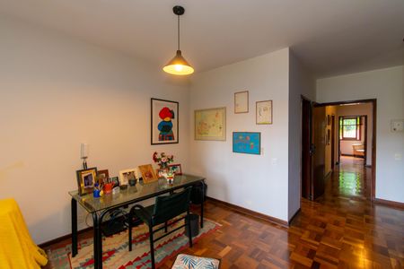 Casa para alugar com 304m², 4 quartos e 3 vagasSuíte