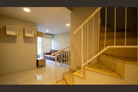 Apartamento para alugar com 95m², 2 quartos e 1 vaga Apartamento para alugar com 95m², 2 quartos e 1 vagaSala