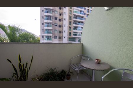 Apartamento para alugar com 95m², 2 quartos e 1 vaga Apartamento para alugar com 95m², 2 quartos e 1 vagaVaranda