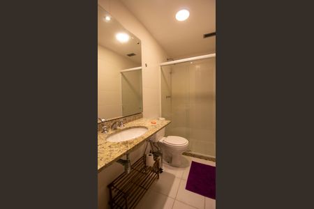 Apartamento para alugar com 95m², 2 quartos e 1 vaga Apartamento para alugar com 95m², 2 quartos e 1 vagaBanheiro da Suíte