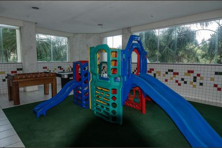 Apartamento para alugar com 95m², 2 quartos e 1 vaga Apartamento para alugar com 95m², 2 quartos e 1 vagaÁrea Comum - Playground