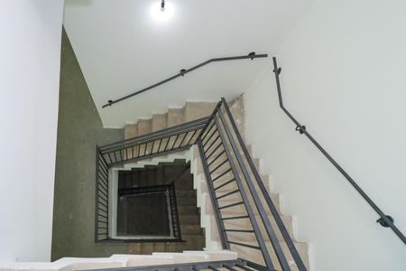 Casa de condomínio à venda com 548m², 4 quartos e 4 vagasEscada