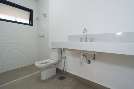 Casa de condomínio à venda com 548m², 4 quartos e 4 vagasBanheiro da Suíte 2