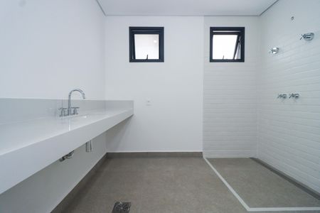 Casa de condomínio à venda com 548m², 4 quartos e 4 vagasBanheiro 2 da Suíte Master