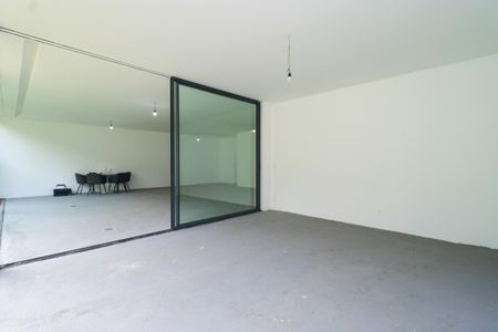 Casa de condomínio à venda com 548m², 4 quartos e 4 vagasSala