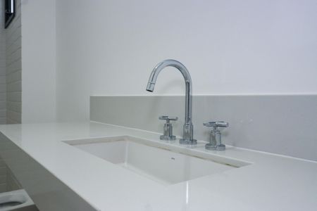 Casa de condomínio à venda com 548m², 4 quartos e 4 vagasBanheiro 1 da Suíte Master