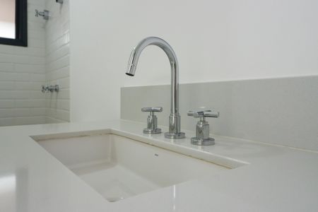 Casa de condomínio à venda com 548m², 4 quartos e 4 vagasBanheiro da Suíte 2