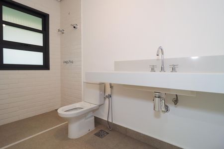 Casa de condomínio à venda com 548m², 4 quartos e 4 vagasBanheiro da Suíte 4