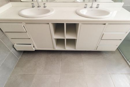 Apartamento à venda com 144m², 3 quartos e 1 vagaBanheiro da Suíte