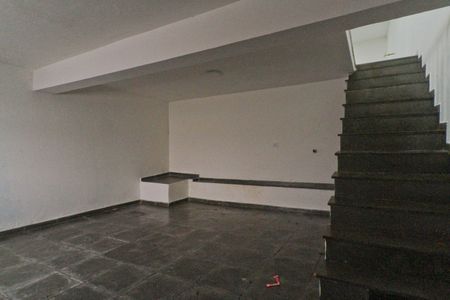 Casa à venda com 240m², 3 quartos e 6 vagasPorão