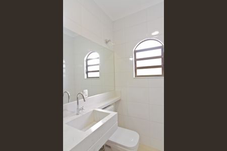 Casa à venda com 240m², 3 quartos e 6 vagasBanheiro da Suíte