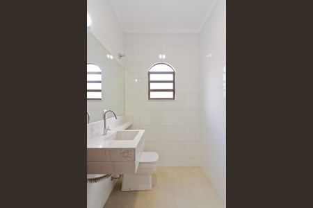 Casa à venda com 240m², 3 quartos e 6 vagasBanheiro da Suíte