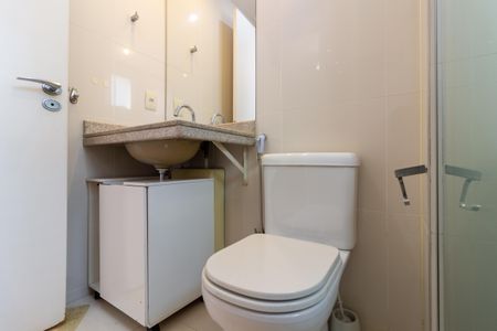 Apartamento à venda com 215m², 3 quartos e 4 vagas Apartamento à venda com 215m², 3 quartos e 4 vagasBanheiro da Suíte 1