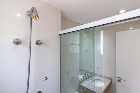 Apartamento à venda com 215m², 3 quartos e 4 vagas Apartamento à venda com 215m², 3 quartos e 4 vagasBanheiro da Suíte 2