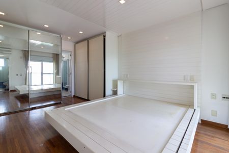 Apartamento à venda com 215m², 3 quartos e 4 vagas Apartamento à venda com 215m², 3 quartos e 4 vagasSuíte 3