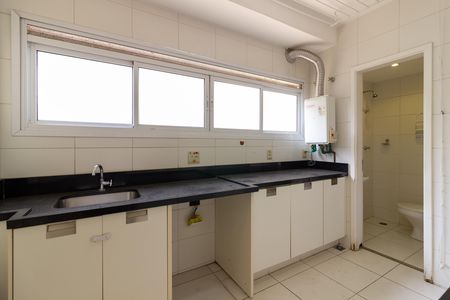 Apartamento à venda com 215m², 3 quartos e 4 vagas Apartamento à venda com 215m², 3 quartos e 4 vagasÁrea de Serviço