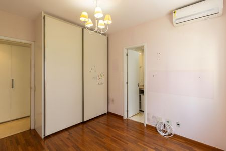 Apartamento à venda com 215m², 3 quartos e 4 vagas Apartamento à venda com 215m², 3 quartos e 4 vagasSuíte 1