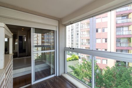 Apartamento à venda com 215m², 3 quartos e 4 vagas Apartamento à venda com 215m², 3 quartos e 4 vagasVista/Varanda da Suíte 3