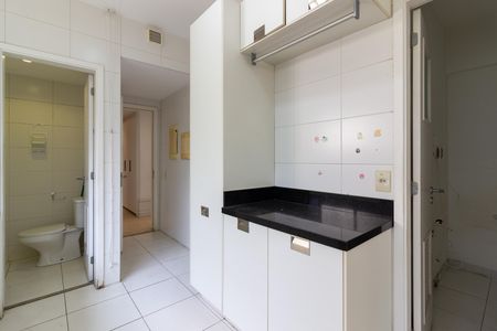 Apartamento à venda com 215m², 3 quartos e 4 vagas Apartamento à venda com 215m², 3 quartos e 4 vagasÁrea de Serviço