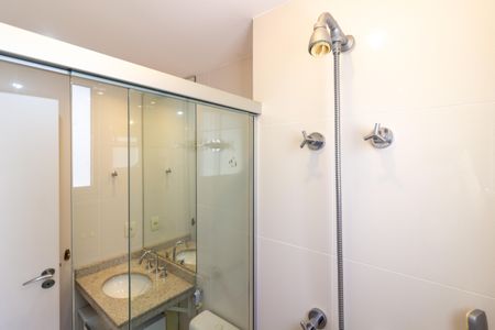 Apartamento à venda com 215m², 3 quartos e 4 vagas Apartamento à venda com 215m², 3 quartos e 4 vagasBanheiro da Suíte 1