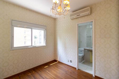 Apartamento à venda com 215m², 3 quartos e 4 vagas Apartamento à venda com 215m², 3 quartos e 4 vagasSuíte 2