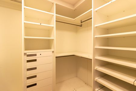 Apartamento à venda com 215m², 3 quartos e 4 vagas Apartamento à venda com 215m², 3 quartos e 4 vagasCloset da Suíte 3