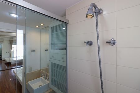 Apartamento à venda com 215m², 3 quartos e 4 vagas Apartamento à venda com 215m², 3 quartos e 4 vagasBanheiro 2 da Suíte 3