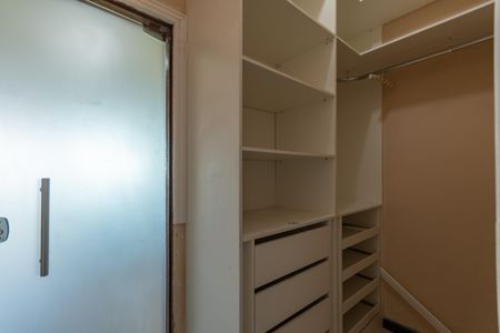 Casa para alugar com 360m², 4 quartos e 4 vagasSuíte