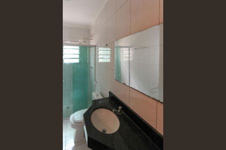 Casa para alugar com 65m², 2 quartos e 1 vaga Casa para alugar com 65m², 2 quartos e 1 vagaBanheiro