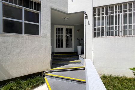 Apartamento à venda com 108m², 2 quartos e 1 vaga Apartamento à venda com 108m², 2 quartos e 1 vagaEntrada