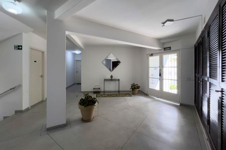 Apartamento à venda com 108m², 2 quartos e 1 vaga Apartamento à venda com 108m², 2 quartos e 1 vagaHall de entrada