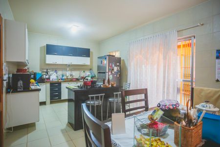 Casa à venda com 300m², 3 quartos e 3 vagas Casa à venda com 300m², 3 quartos e 3 vagasCozinha