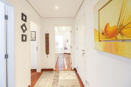 Apartamento à venda com 250m², 3 quartos e 3 vagasCorredor de Acesso aos Quartos