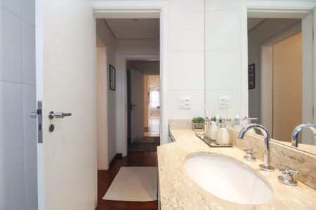 Apartamento à venda com 250m², 3 quartos e 3 vagasBanheiro da Suíte 2